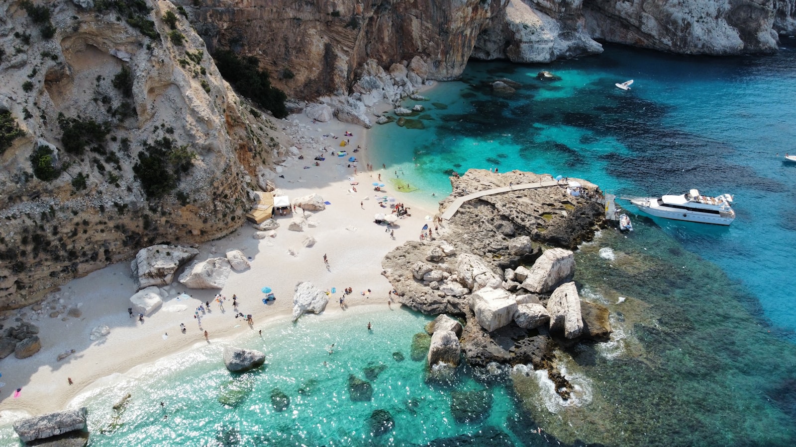 La Pelosa Beach 2026: how to book Sardinia's most protected sand