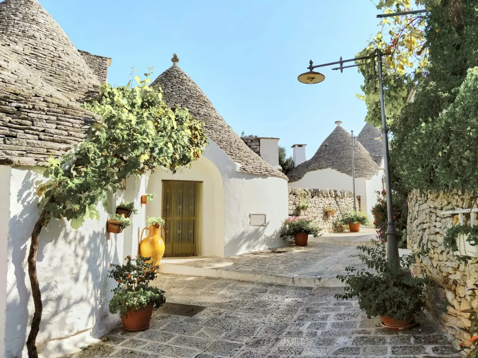 A town house with a garden in Puglia
