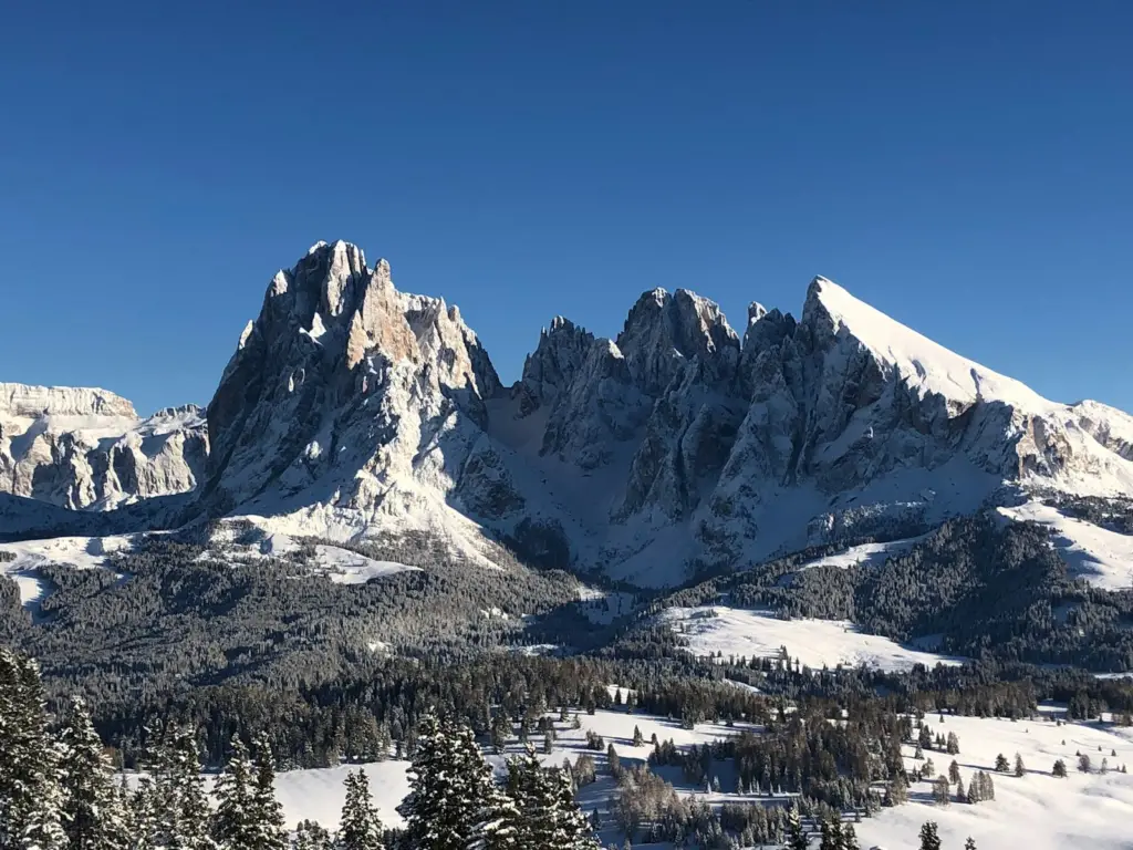 Dolomites in Winter Without a Car: Where to Stay, How to Move and What to Avoid